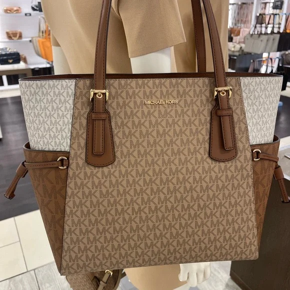 Michael Kors Voyager Lg Color-Block Signatur Logo Top Zip EW Shoulder Tote
Camel - Picture 6 of 16